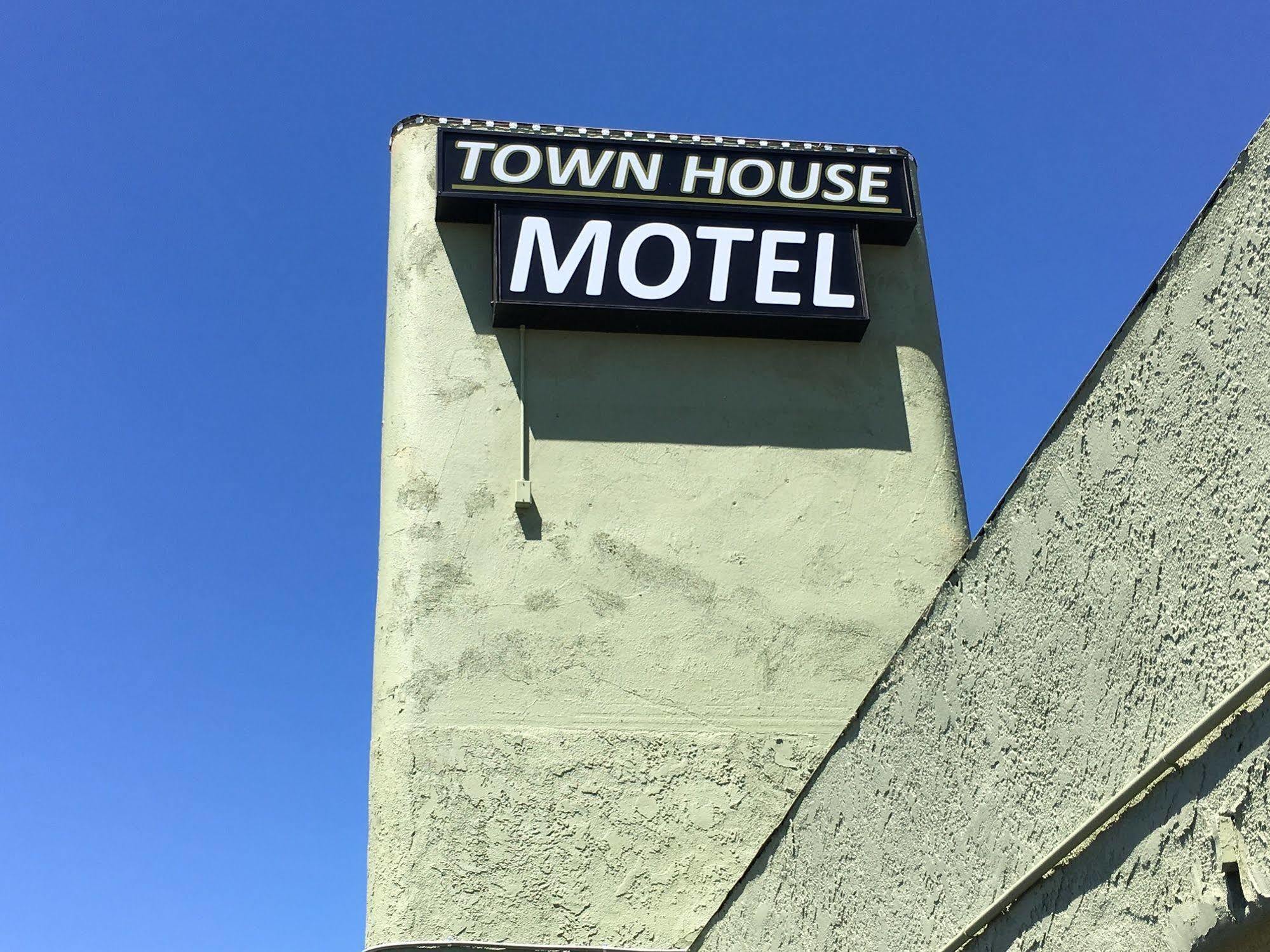 Town House Motel 린우드 외부 사진